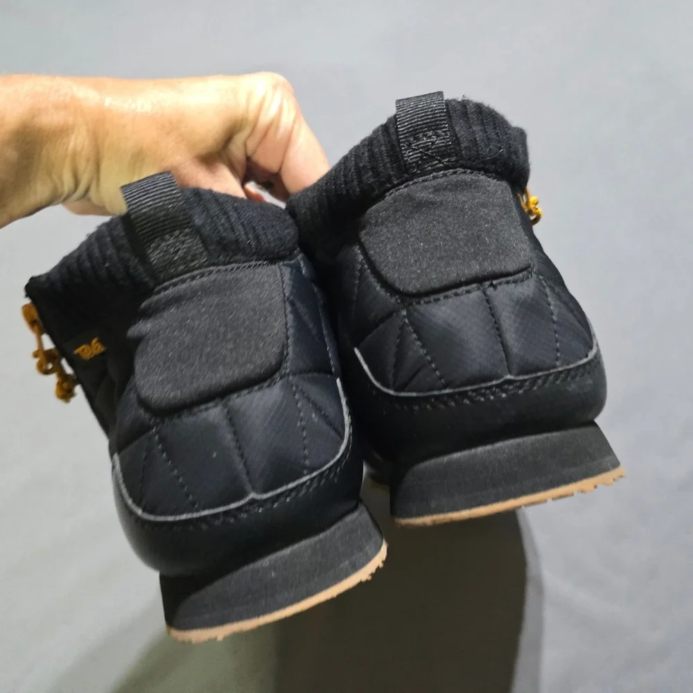 Teva Reember Mid mens 11 shoes Black Waterproof Quilted Zip Booties 1103234